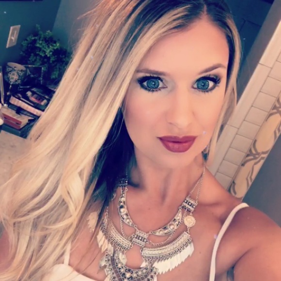 Instagram: Poshinmywaytofreedom - Picture 1 of 8